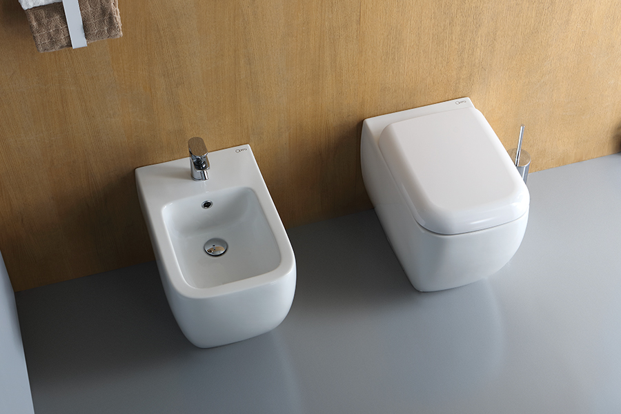 Bagno completo filomuro AREA  WC, Bidet e Lavabo Freestanding