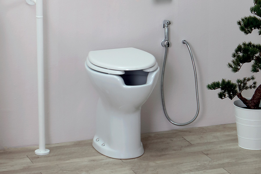 Vaso WC distanziato sanitari per disabili